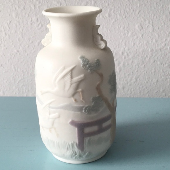 Authentic Retired Lladro Mini Tibor Japonesas Vase in Perfect Condition, 4” tall - Picture 4 of 9